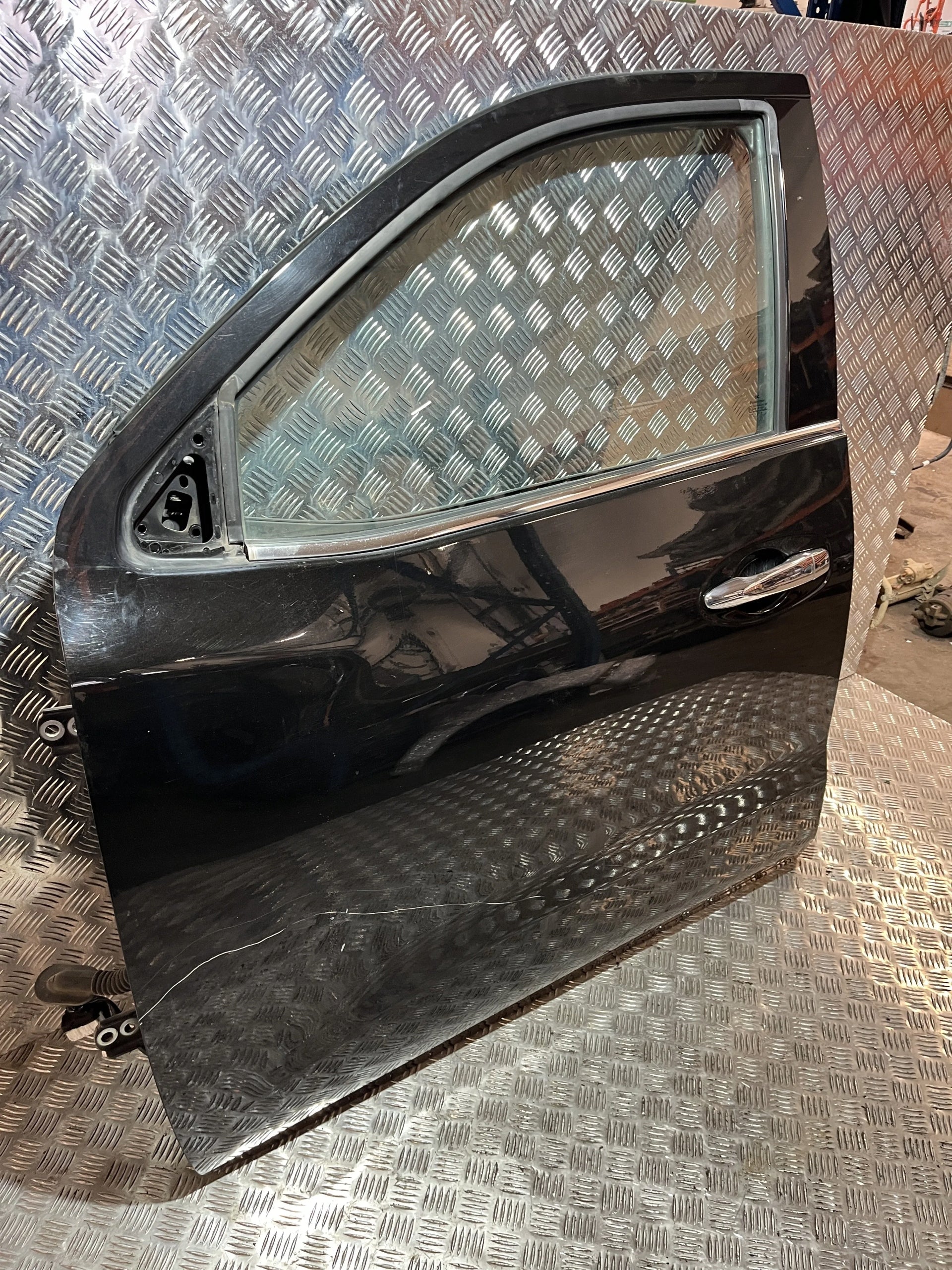 LEFT FRONT DOOR NISSAN NAVARA NP300 D23 15- GN0