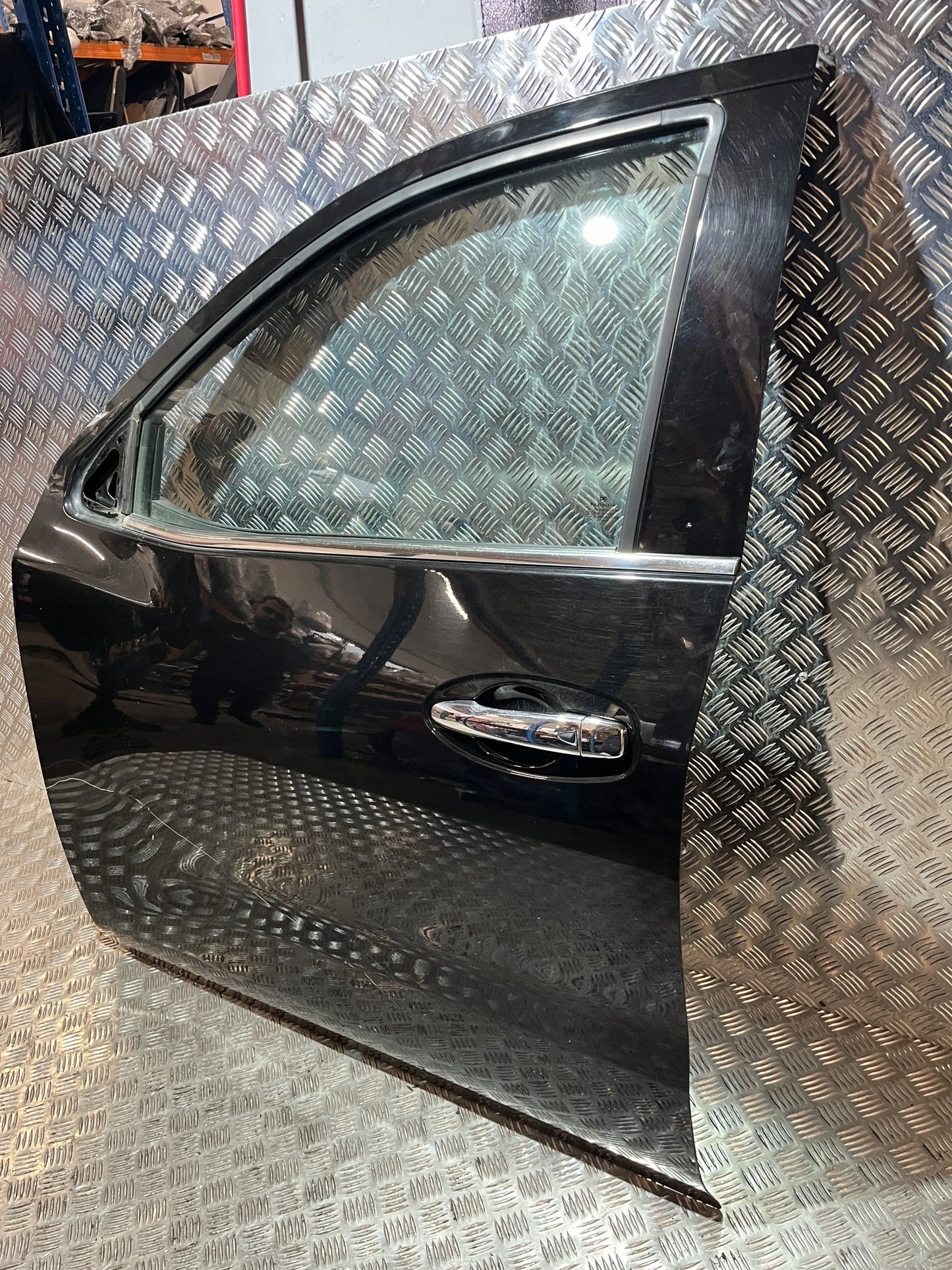 LEFT FRONT DOOR NISSAN NAVARA NP300 D23 15- GN0