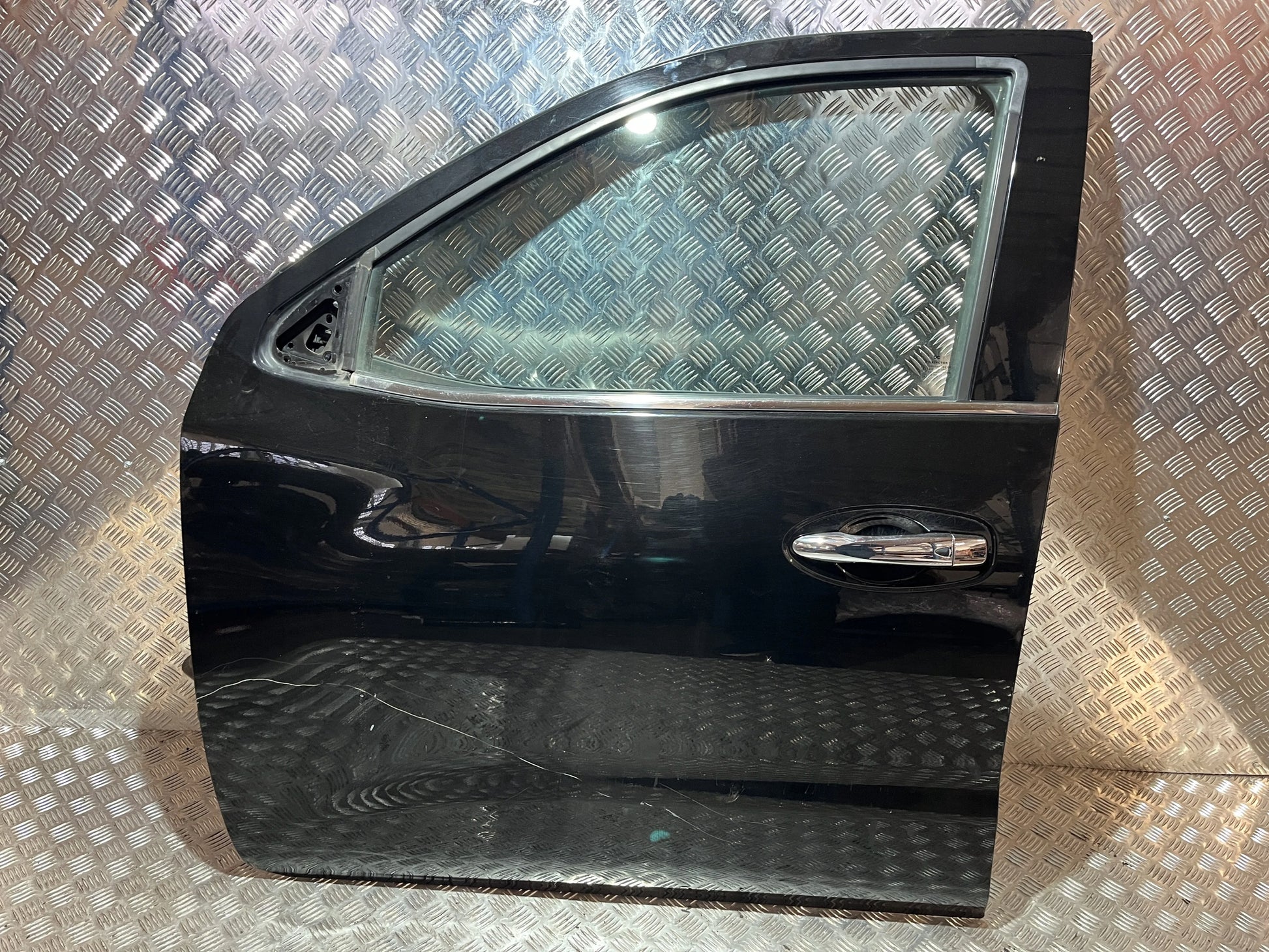 LEFT FRONT DOOR NISSAN NAVARA NP300 D23 15- GN0
