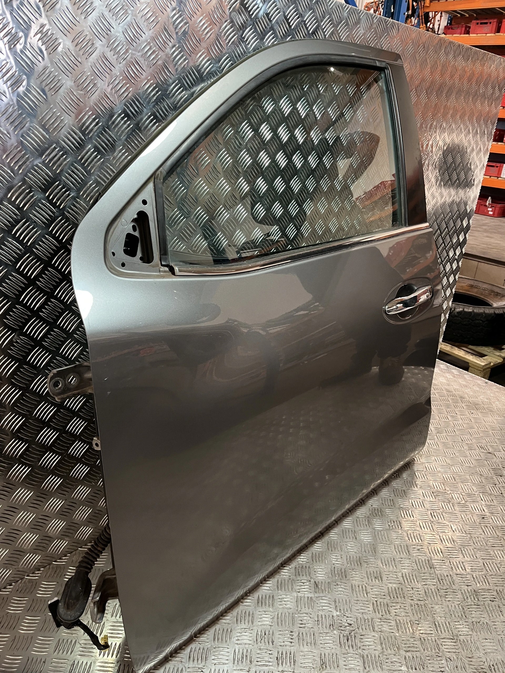 LEFT FRONT DOOR NISSAN NAVARA NP300 D23 15- K51