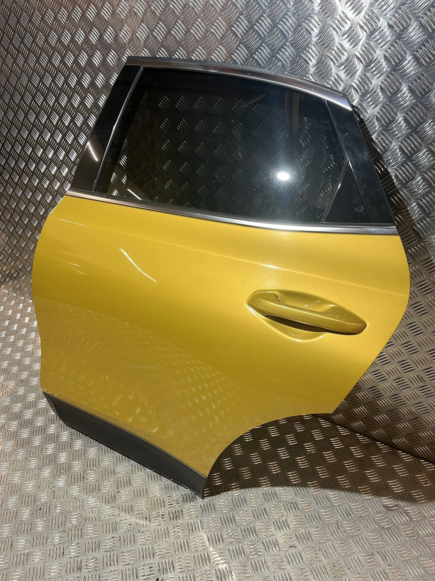 LEFT REAR DOOR KIA XCEED 19- YQM YQ