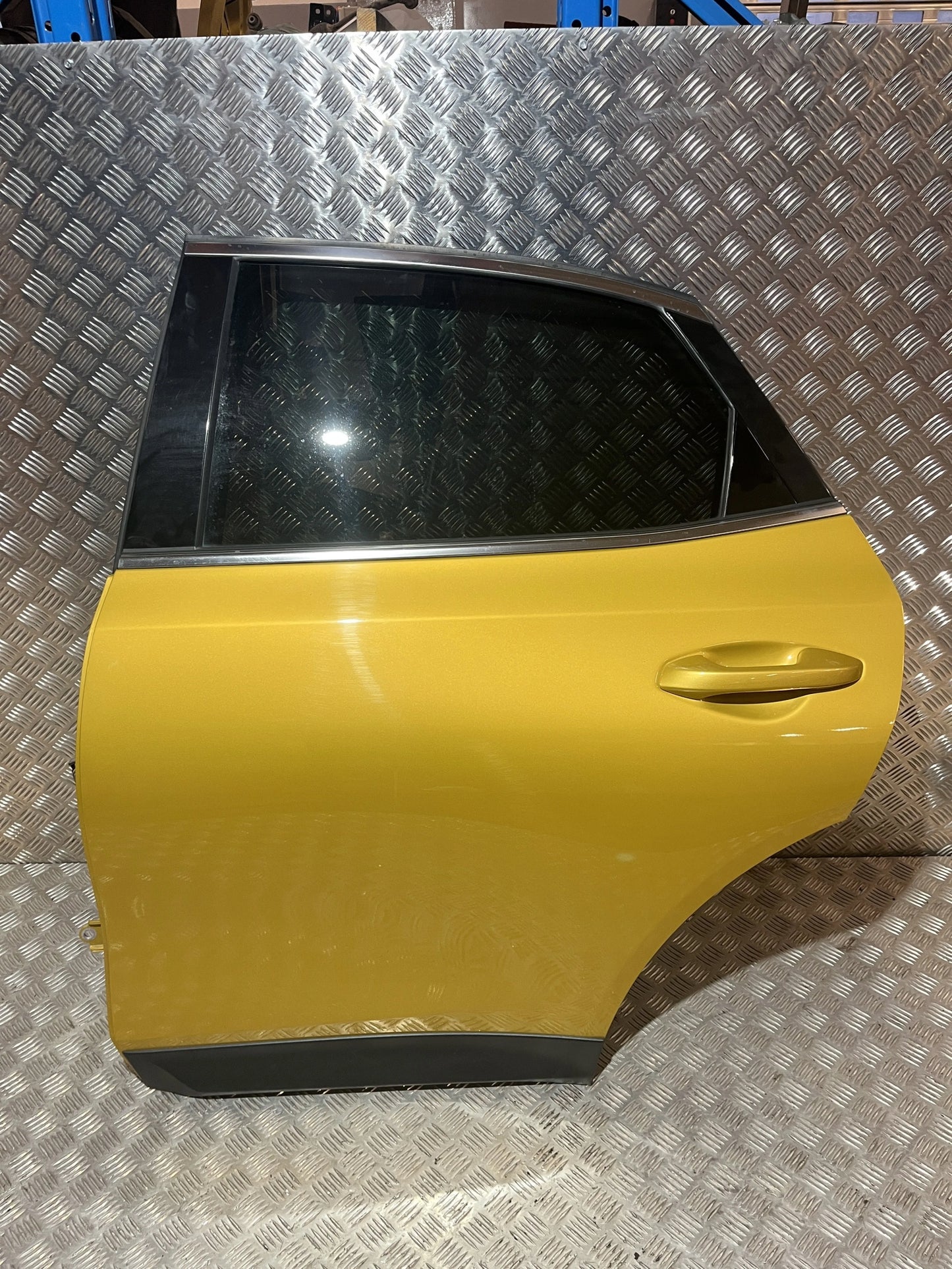 LEFT REAR DOOR KIA XCEED 19- YQM YQ
