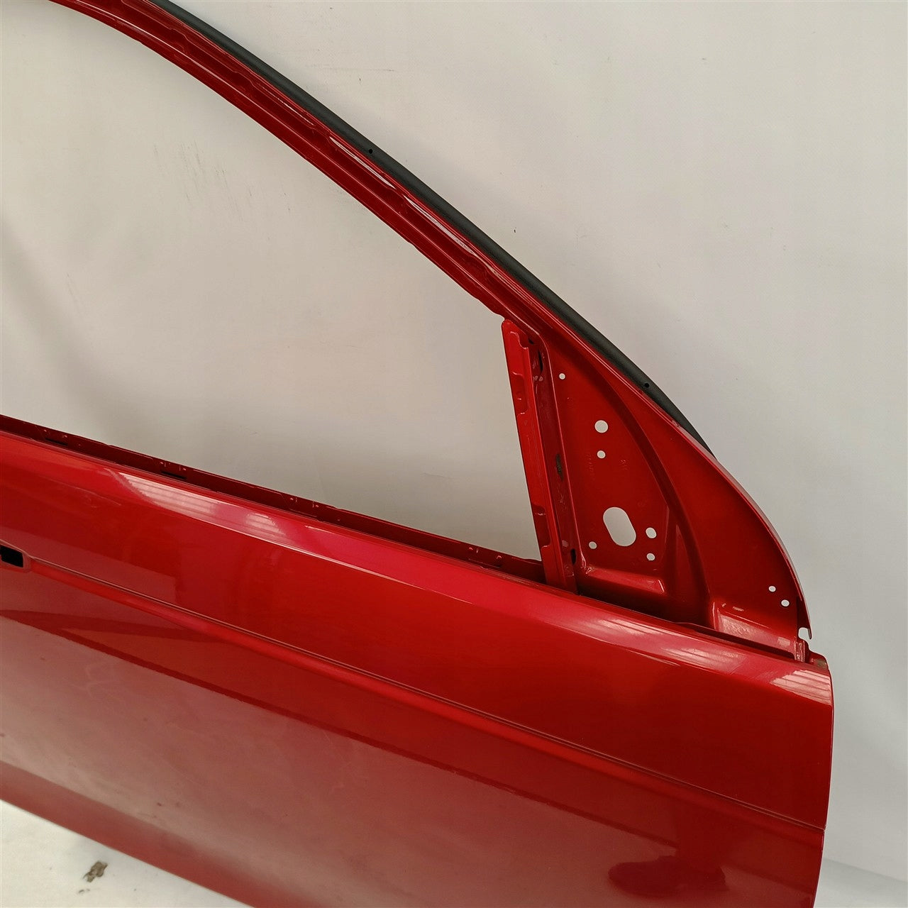 RIGHT FRONT DOOR LAND ROVER DISCOVERY L550 FK72-21724-A