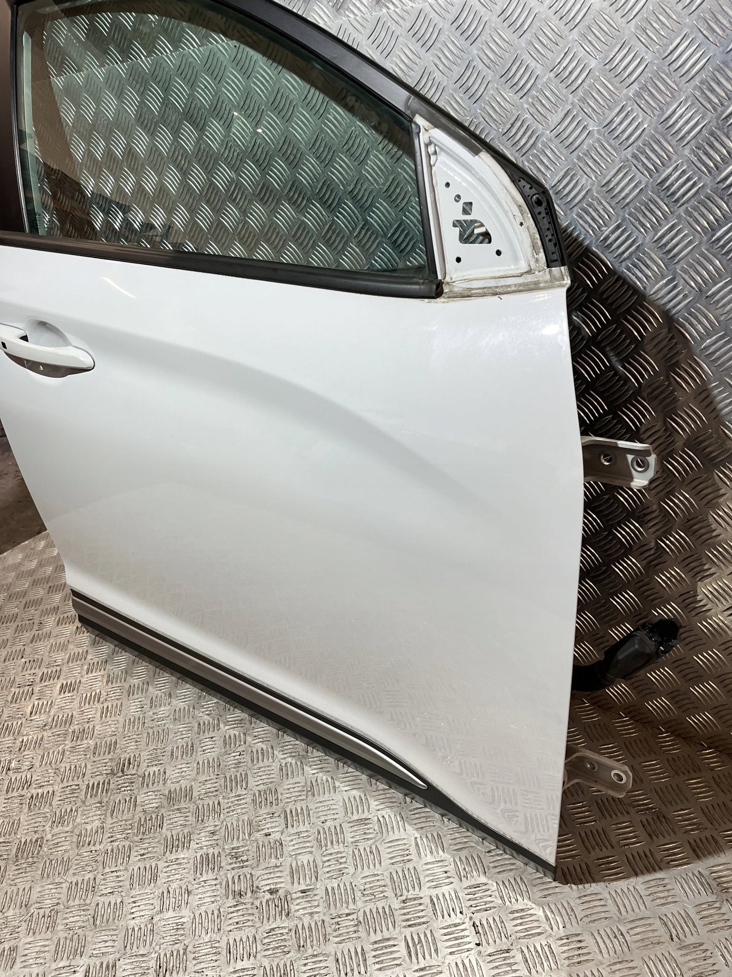 RIGHT FRONT DOOR HYUNDAI KONA 17- P6W