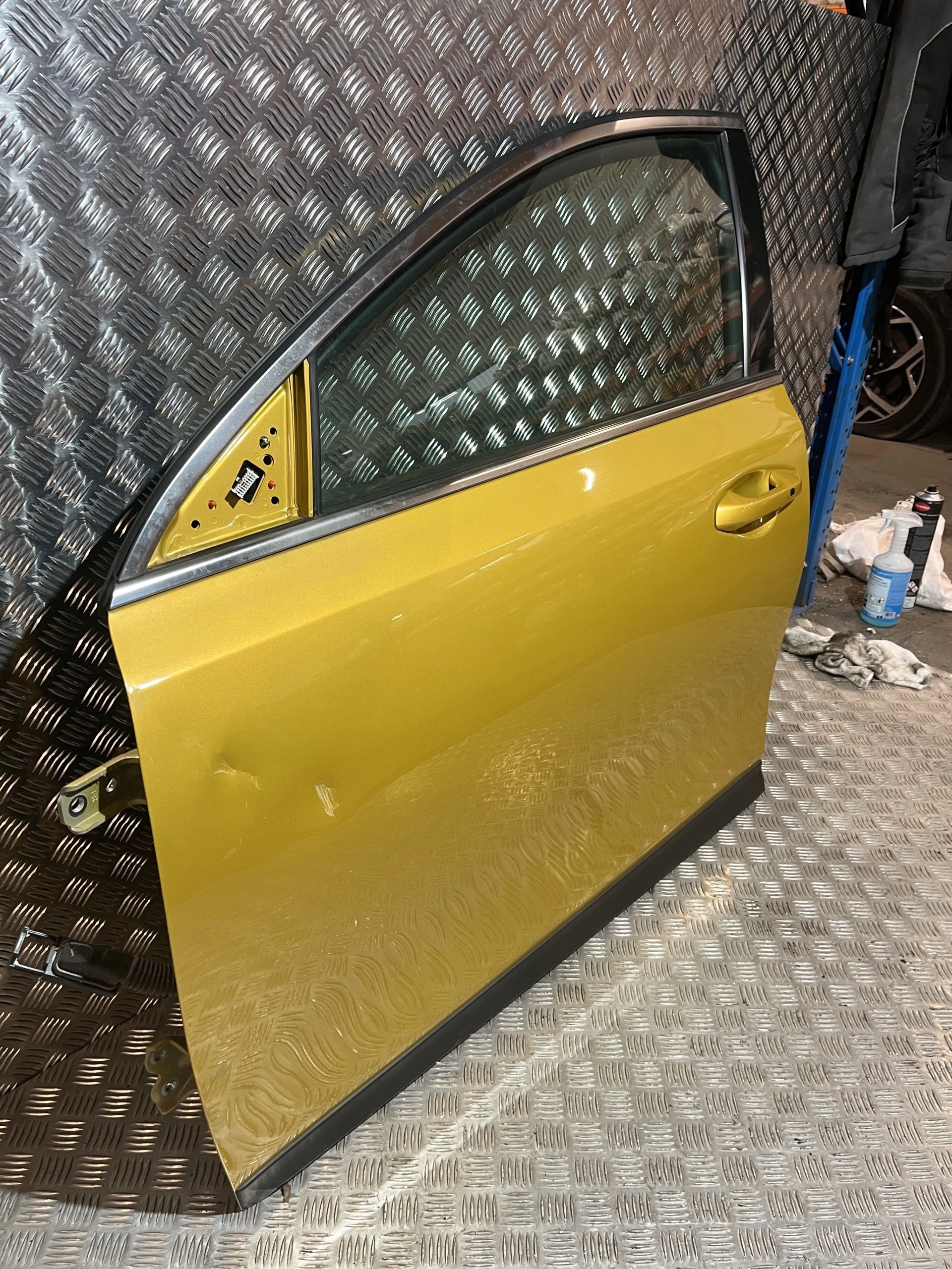 FRONT LEFT DOOR KIA XCEED 19- YQM YQ