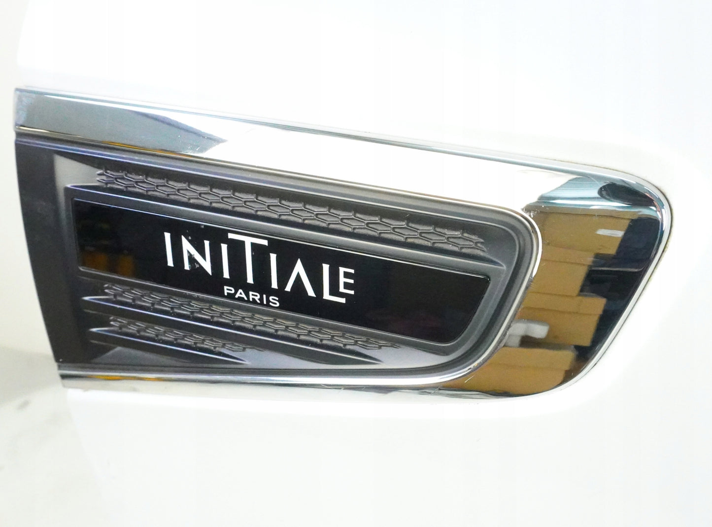 KOLEOS II 2-DOOR LEFT FRONT DOOR PEARL WHITE TEQNC INITIALE