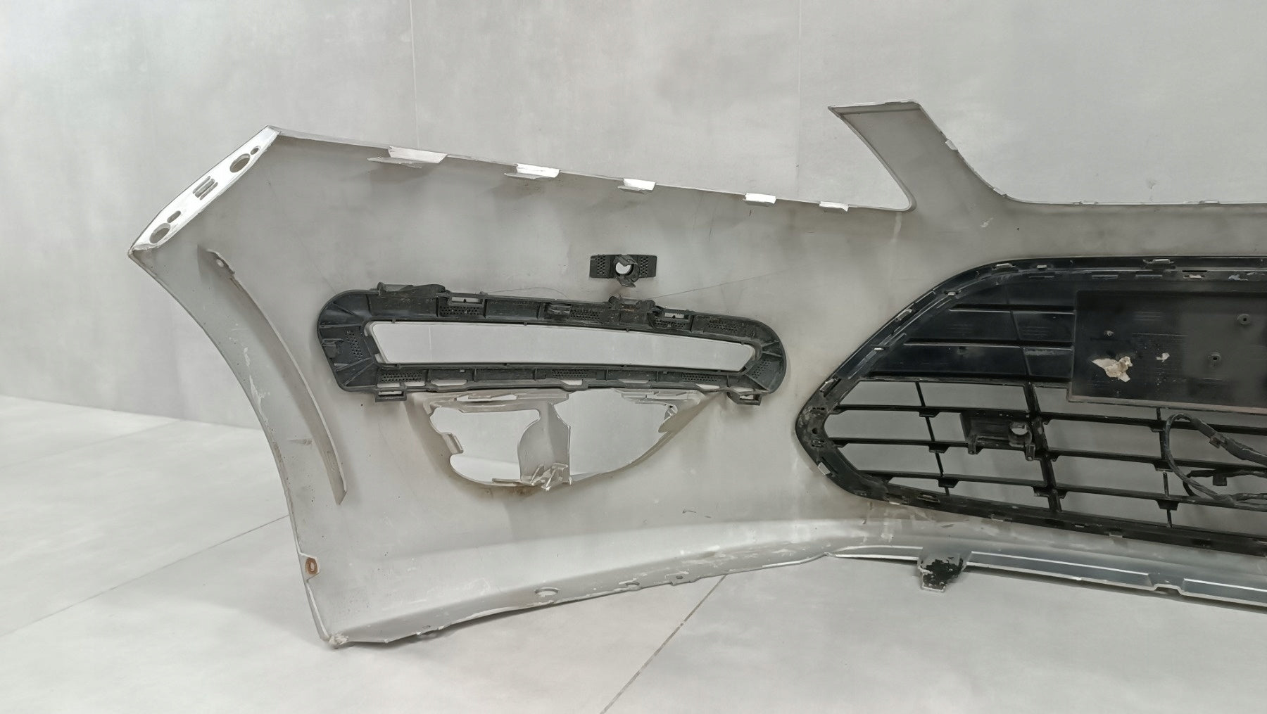 Ford Mondeo MK4 IV Lift 10-14 Front Bumper / + Wiring Harness