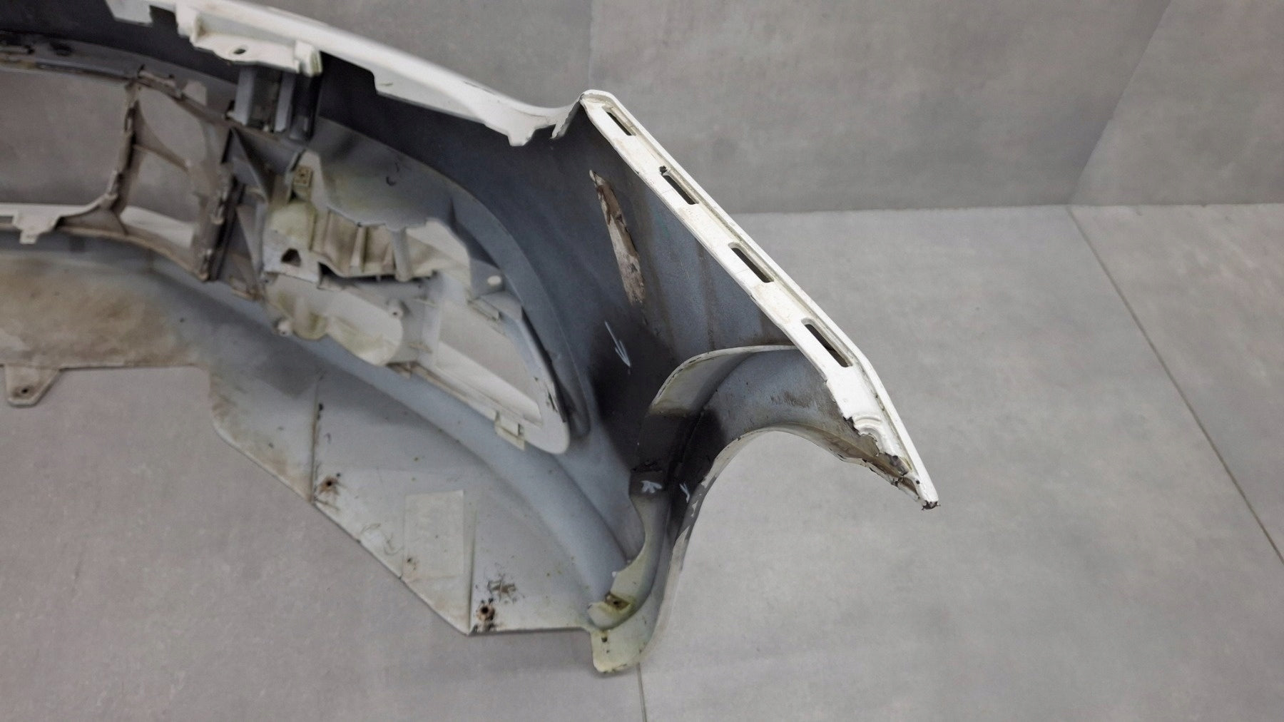 Front bumper for VW Scirocco 1K8 R-line 09-13 / with washer nozzles