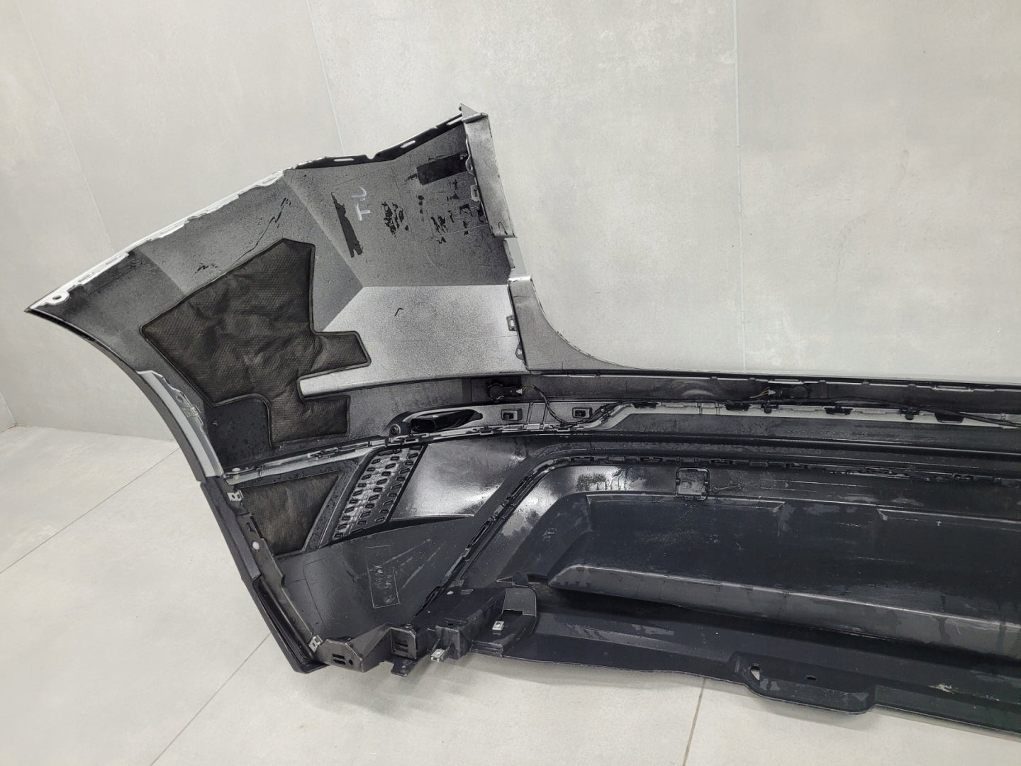 Skoda Karoq Rear Bumper 57A Facelift 21- (4 PDC + Wiring Harness)