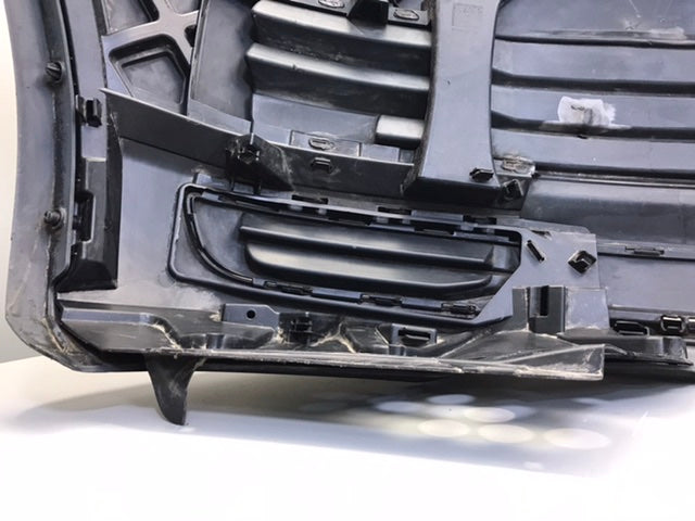 Volkswagen Transporter T6 2015- Front Bumper OEM: 7E0807221D ( with defects )