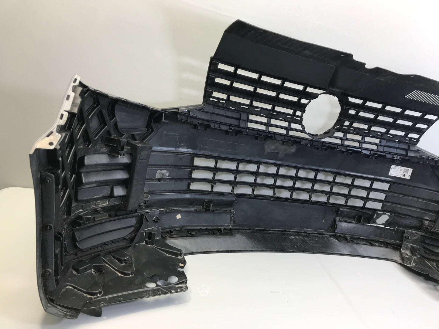 Volkswagen Transporter T6 2015- Front Bumper OEM: 7E0807221D ( with defects )