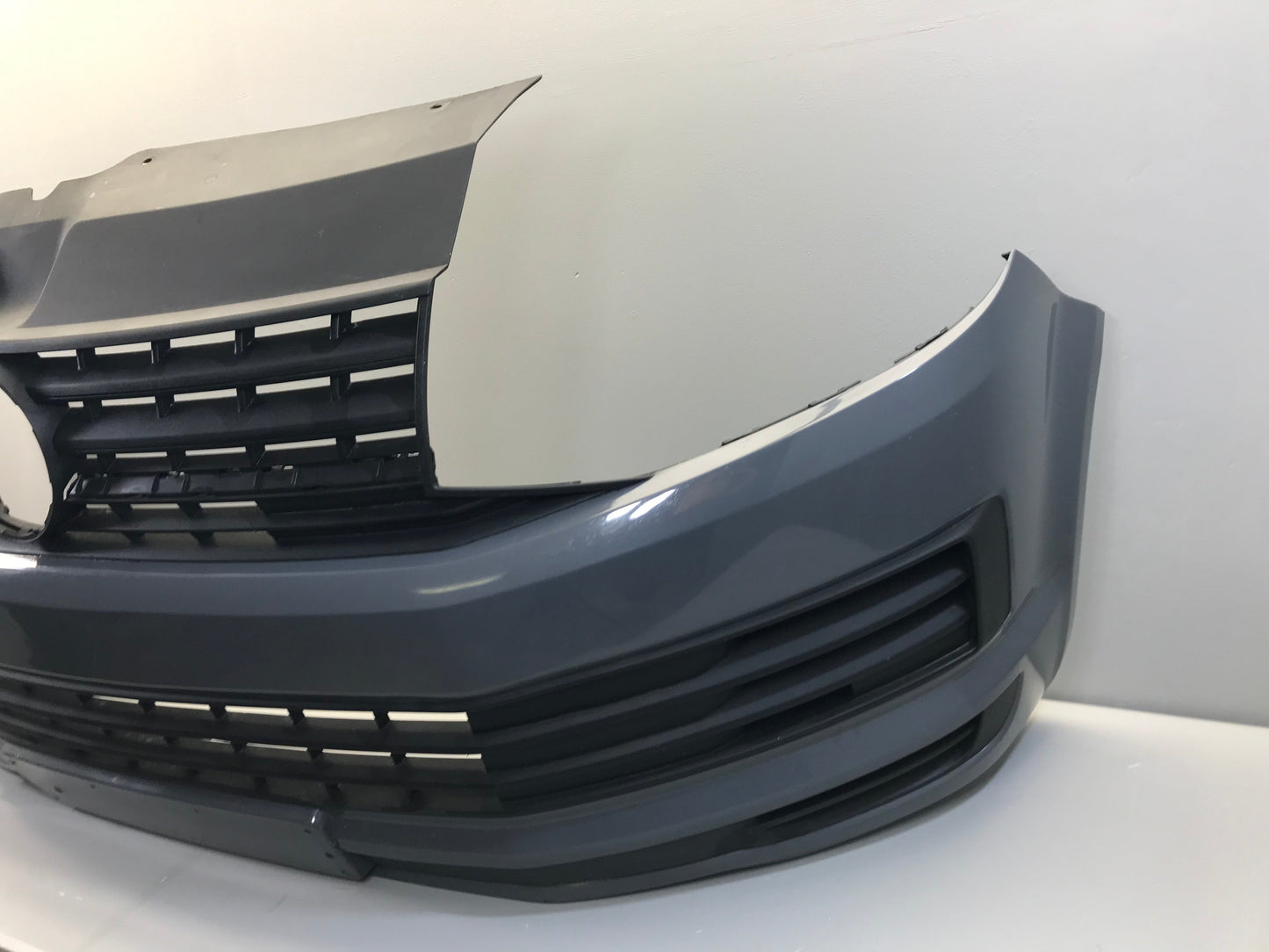 Volkswagen Transporter T6 2015- Front Bumper OEM: 7E0807221D ( with defects )