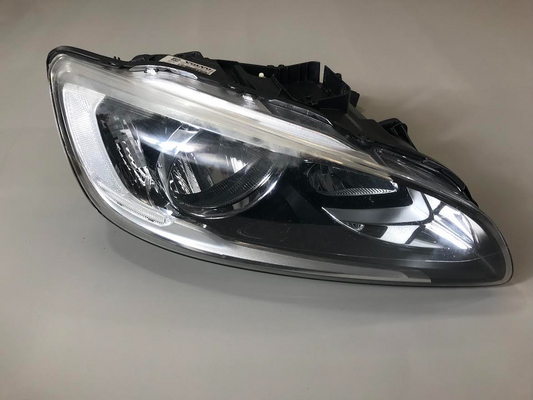 Volvo V60 2015 Headlight Right Front Used ( LHD with defect ) OEM: 31420270 89907121 89908930