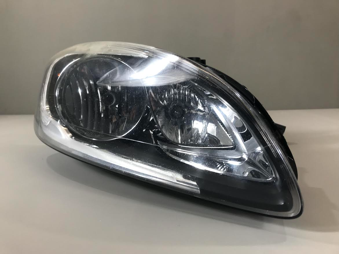 Volvo V60 2015 Headlight Right Front Used ( LHD with defect ) OEM: 31420270 89907121 89908930